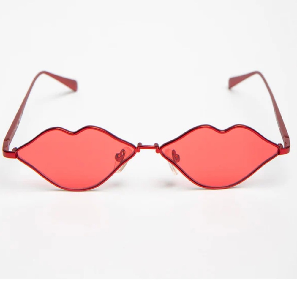 Roberi & Fraud Heart Sunglasses